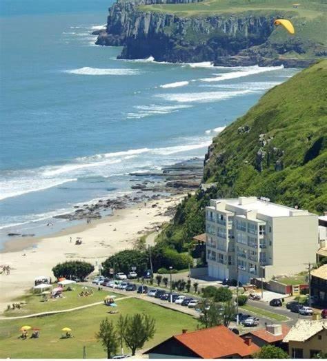Casa De 2 Quartos Com 2 Ares-Condicionados Em Torres-Rs - Na Mais Bela Praia Gaucha - Cozinha - Banheiro - Tv Smart 32 E Wi-Fi - Estacionamento - Anfitria Superhost No Bnb Villa Exteriör bild