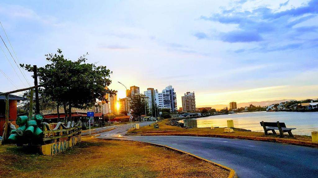 Casa De 2 Quartos Com 2 Ares-Condicionados Em Torres-Rs - Na Mais Bela Praia Gaucha - Cozinha - Banheiro - Tv Smart 32 E Wi-Fi - Estacionamento - Anfitria Superhost No Bnb Villa Exteriör bild