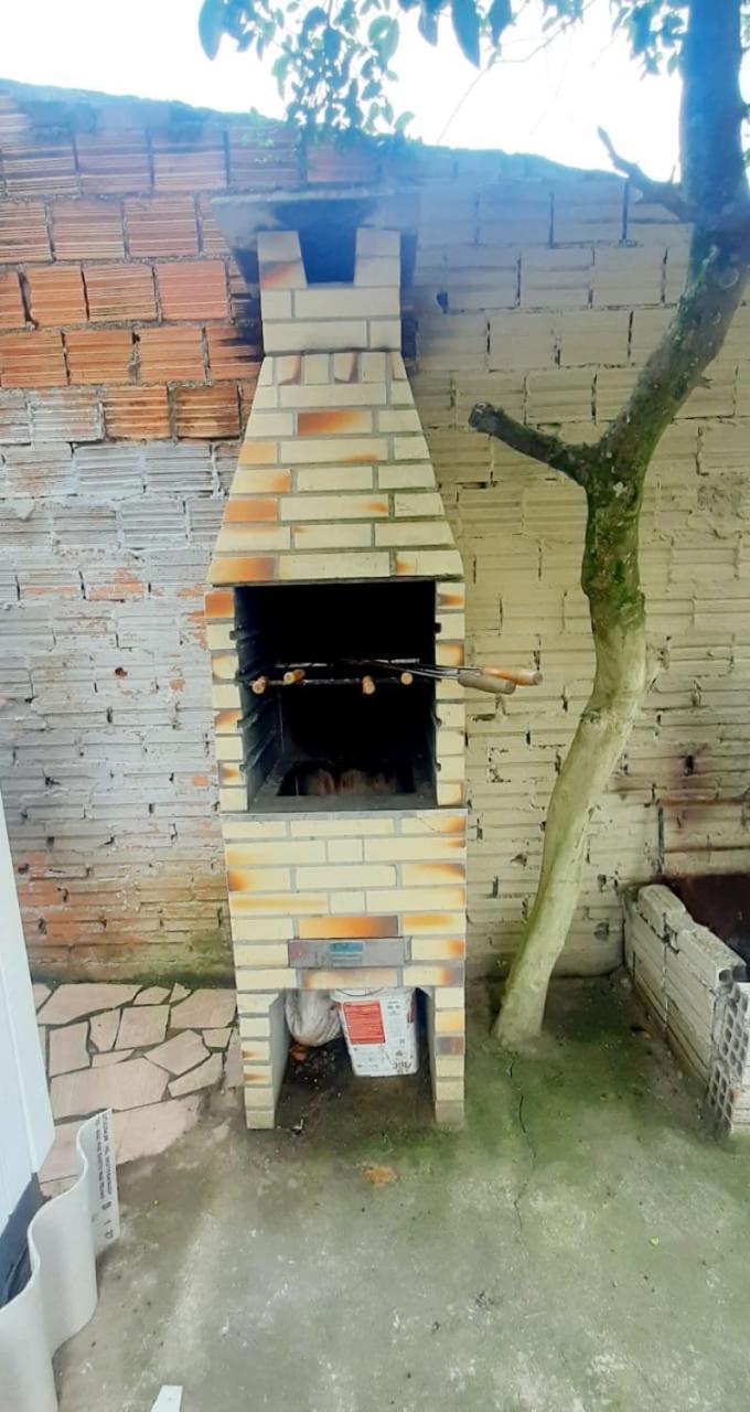 Casa De 2 Quartos Com 2 Ares-Condicionados Em Torres-Rs - Na Mais Bela Praia Gaucha - Cozinha - Banheiro - Tv Smart 32 E Wi-Fi - Estacionamento - Anfitria Superhost No Bnb Villa Exteriör bild